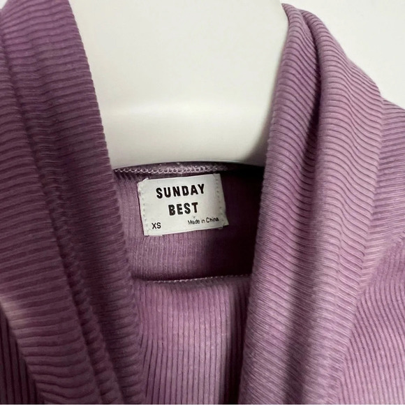 Sunday Best
Freshman Cropped Turtleneck size XS - Picture 8 of 10